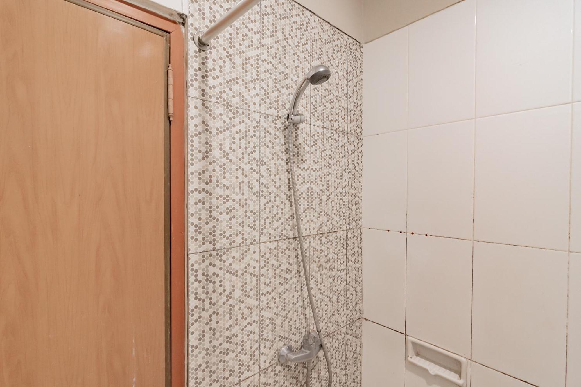 ホテル レッドドアーズ ニア シンパン ダゴ 2 バンドゥン 部屋 写真
